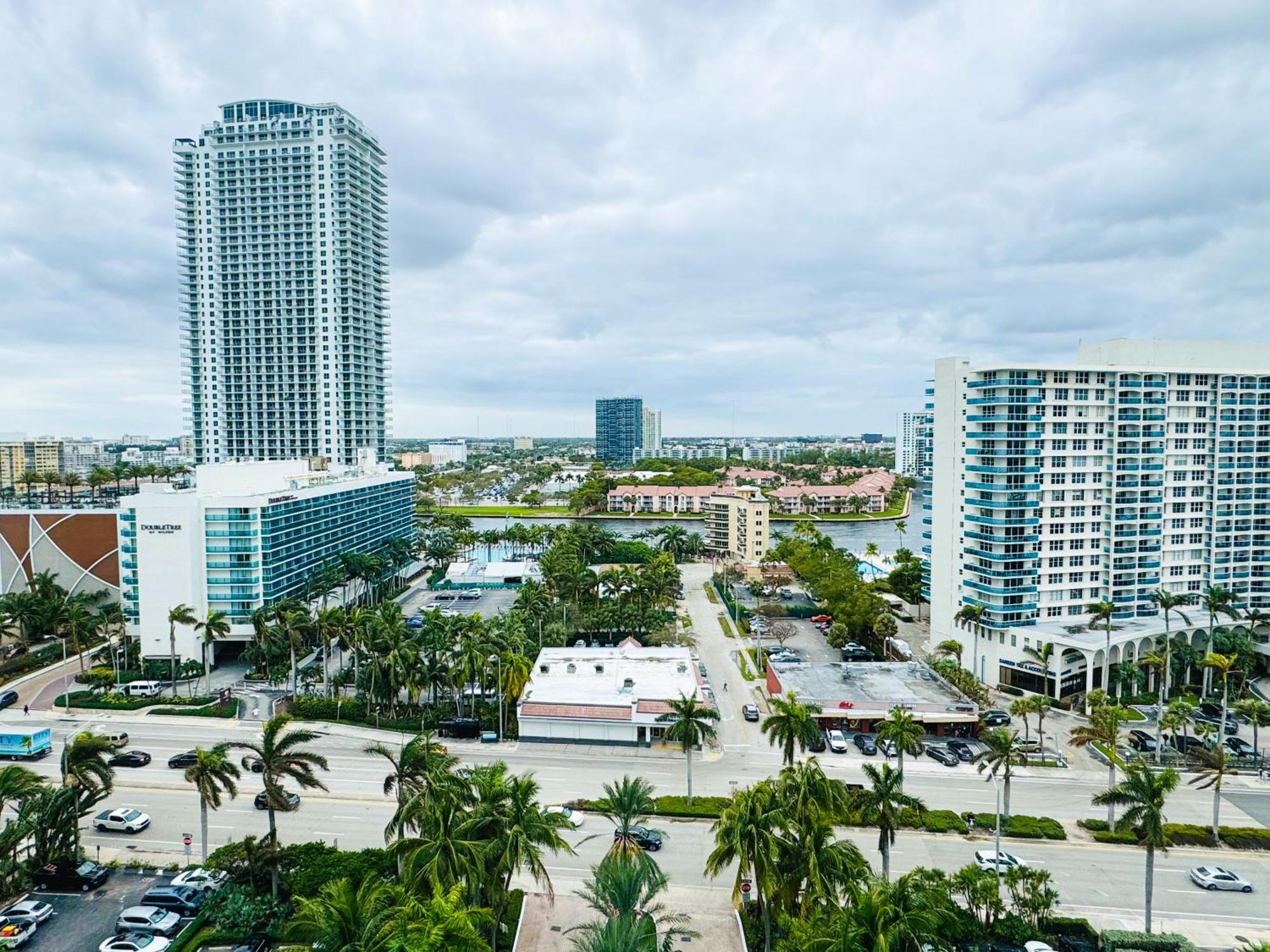 The Tides Condo On Hollywood Exterior photo